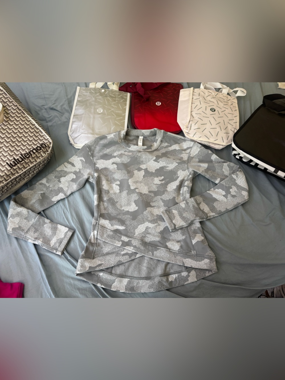 Lululemon sweater pullover size 2 camo MWOT!
